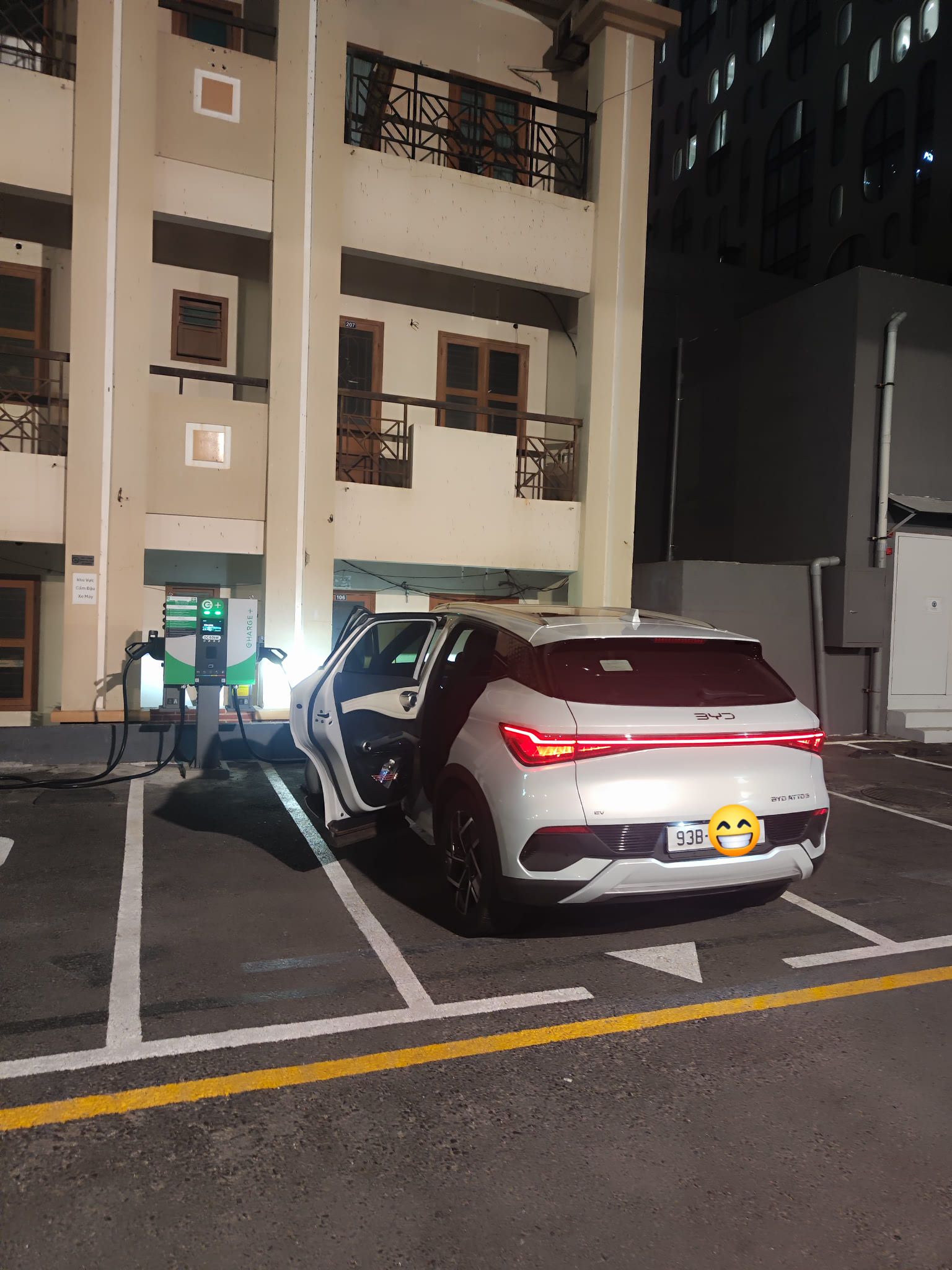 Dừng sạc xe BYD