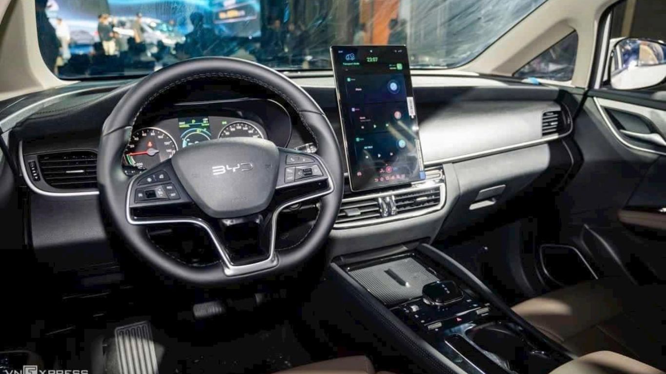 BYD M6 tại showroom BYD Bình Dương